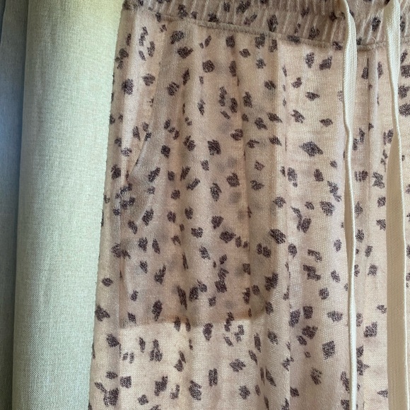 Z SUPPLY comfy brush stroke jogger in faded blush (XS) - Picture 8 of 10